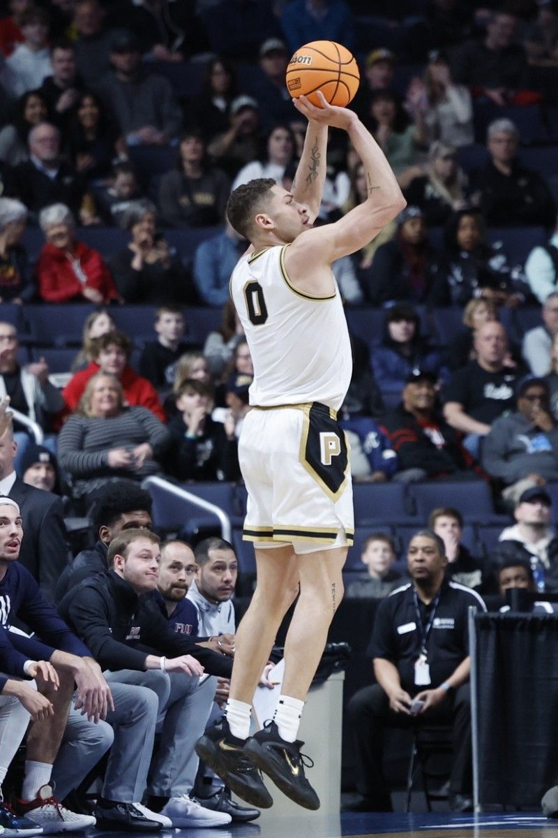Mason Gillis (0) shoots the ball in the first half against the Fairleigh Dickinson Knights at Nationwide Arena.