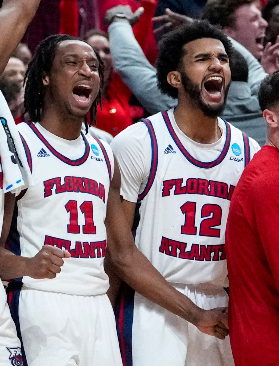 Florida Atlantic bench celebrates