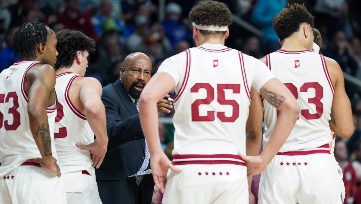 Indiana coach Mike Woodson talks with players in the first half against Kent State at MVP Arena in Albany, N.Y. (David Butler II-USA TODAY Sports)
