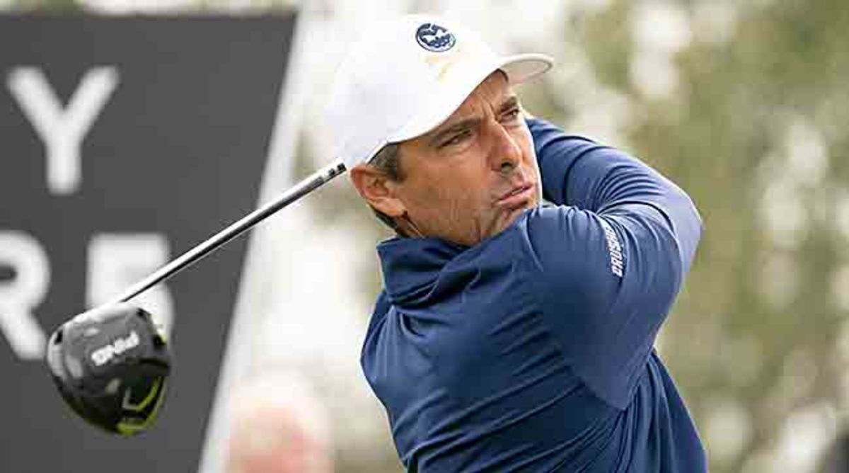 Charles Howell III hits a tee shot at the 2023 LIV Golf Tucson event.