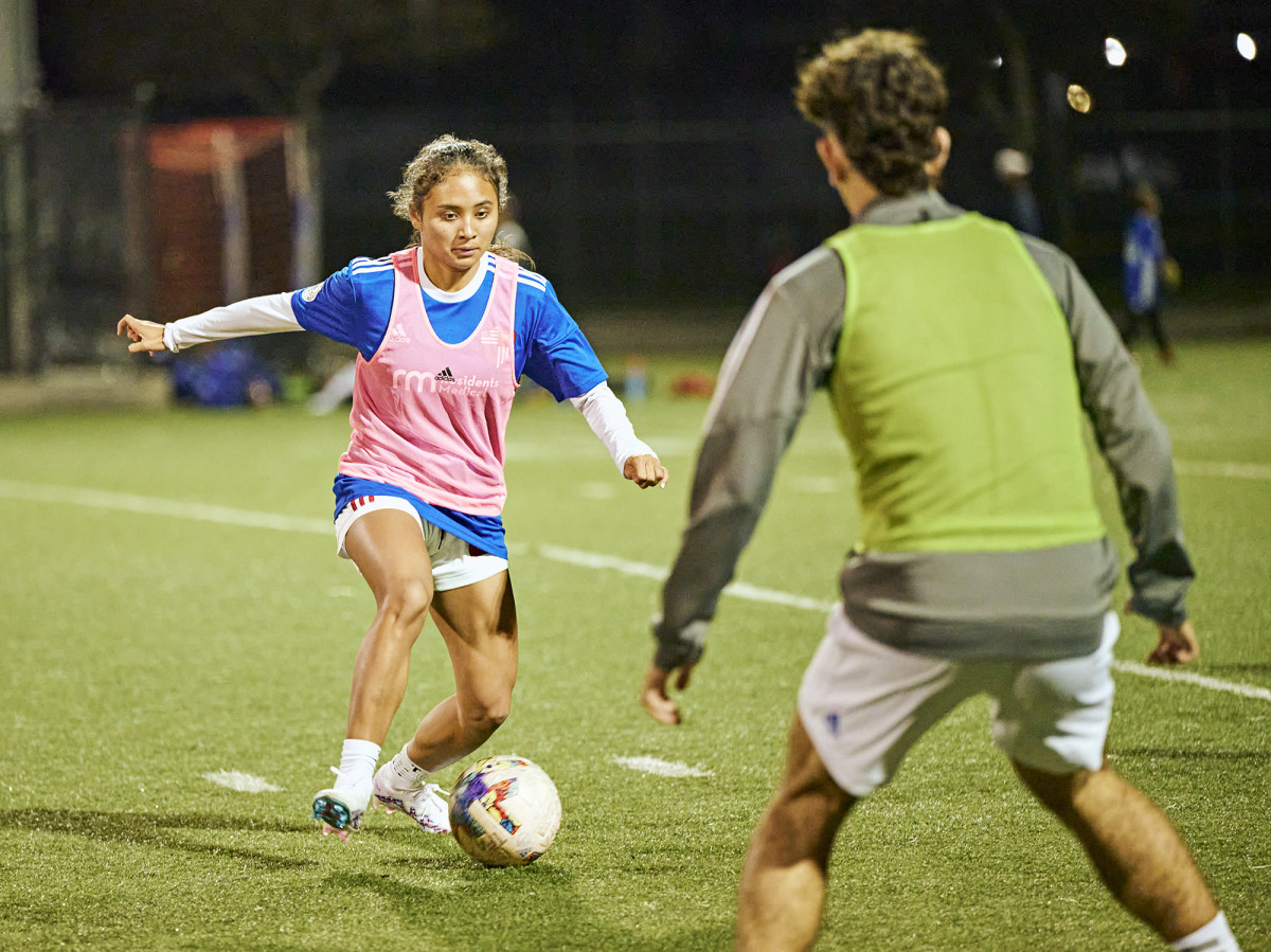 Alyssa Thompson practices with Total Futbol Academy, an MLS Next team in Los Angeles.