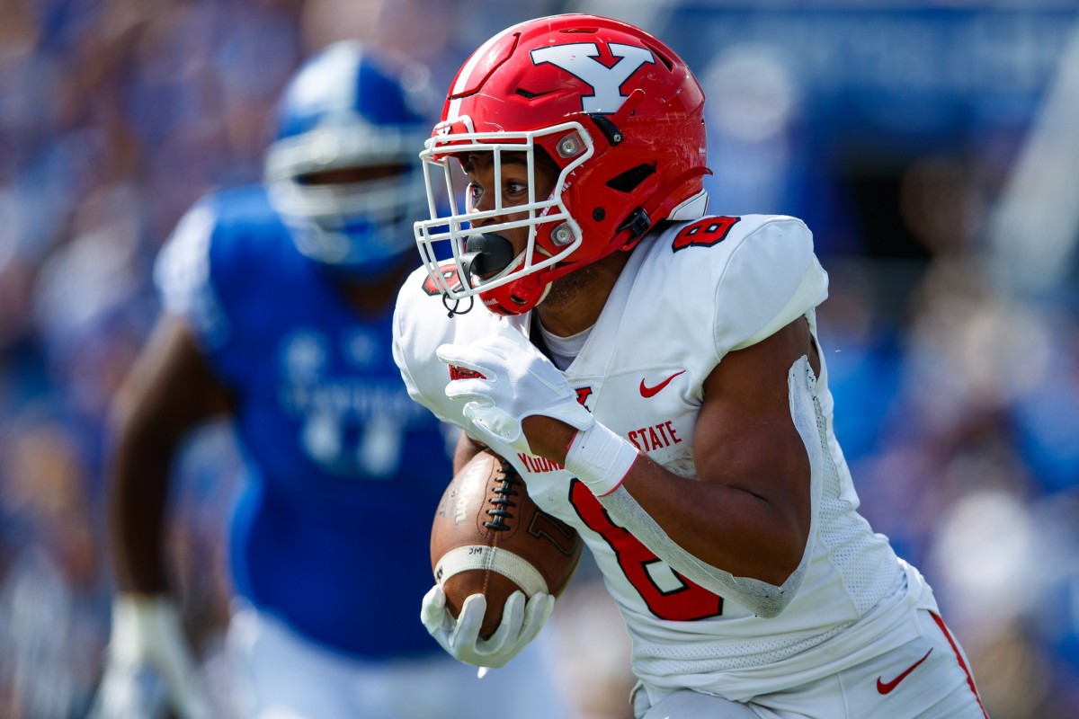 Youngstown State Penguins running back Jaleel McLaughlin (8) runs the ball against the Kentucky Wildcats. Mandatory Credit: Jordan Prather-USA TODAY Sports