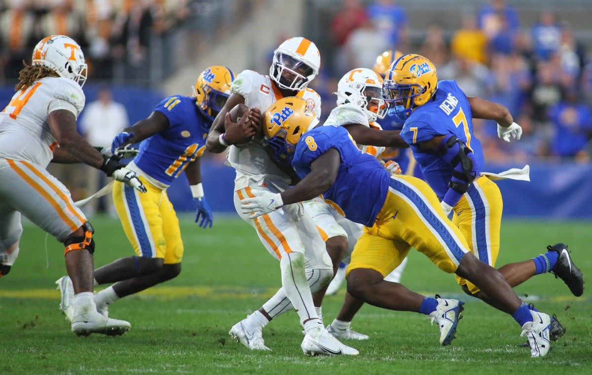 Hendon Hooker (5) of the Tennessee Volunteers gets sacked by Calijah Kancey (8) of the Pitt Panthers. Syndication: Beaver County Times/© Michael Longo/USA TODAY NETWORK