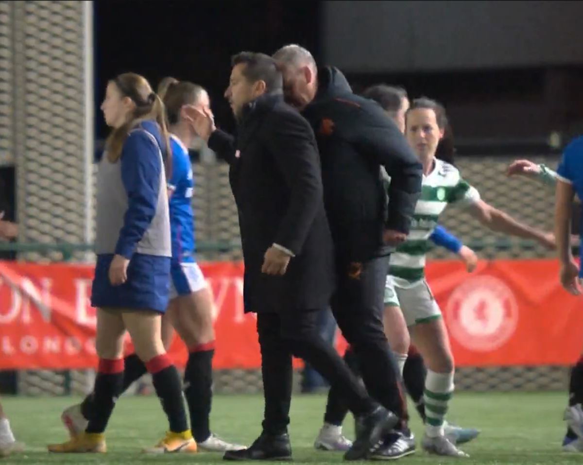 Rangers Women's coach headbutts Celtic manager on the pitch Futbol on