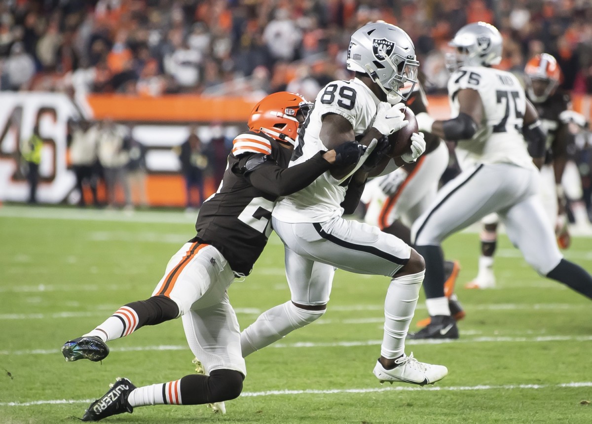 Dec 20, 2021; Las Vegas Raiders wide receiver Bryan Edwards (89) makes a catch against the Cleveland Browns. Mandatory Credit: Ken Blaze-USA TODAY