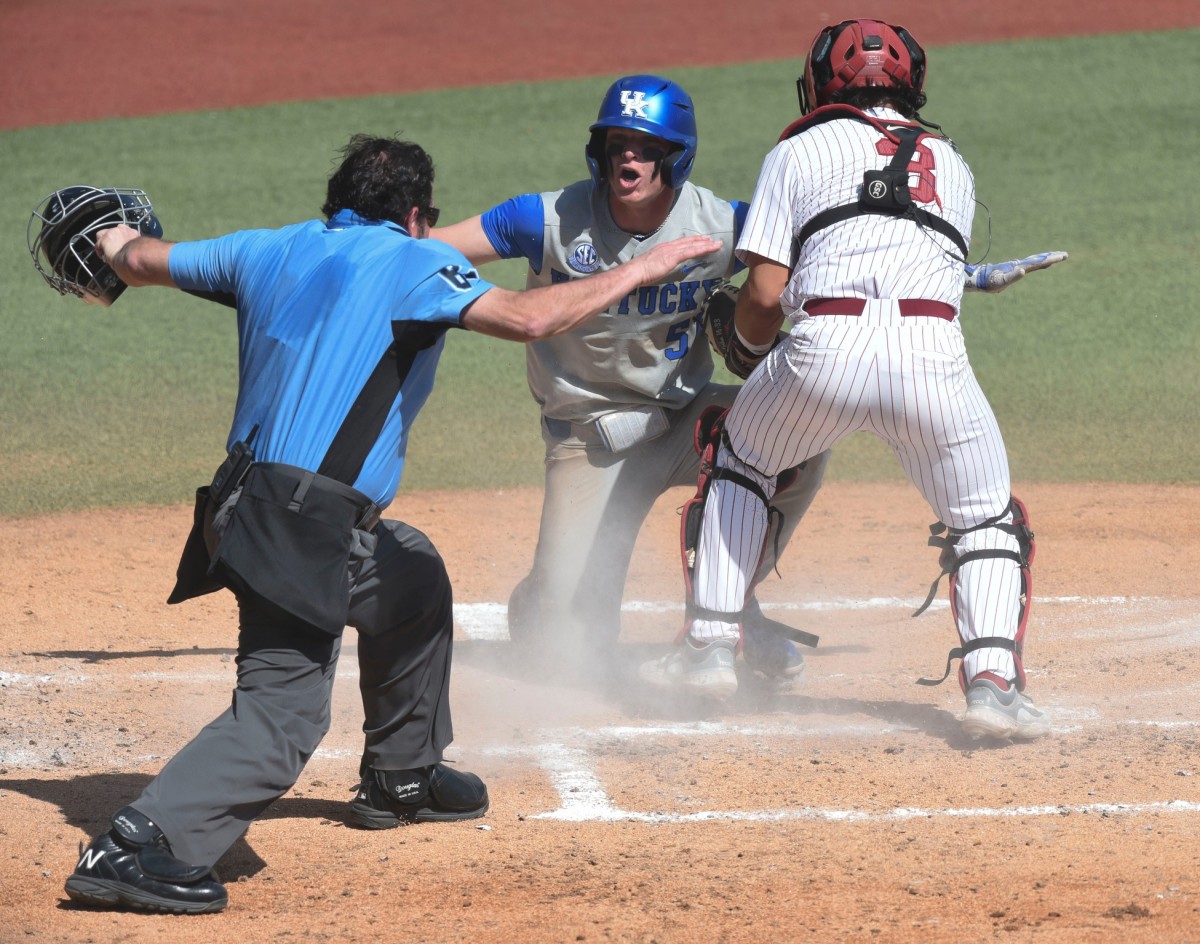 Jackson Gray Wallops Grand Slam Against Former Team to Push Kentucky