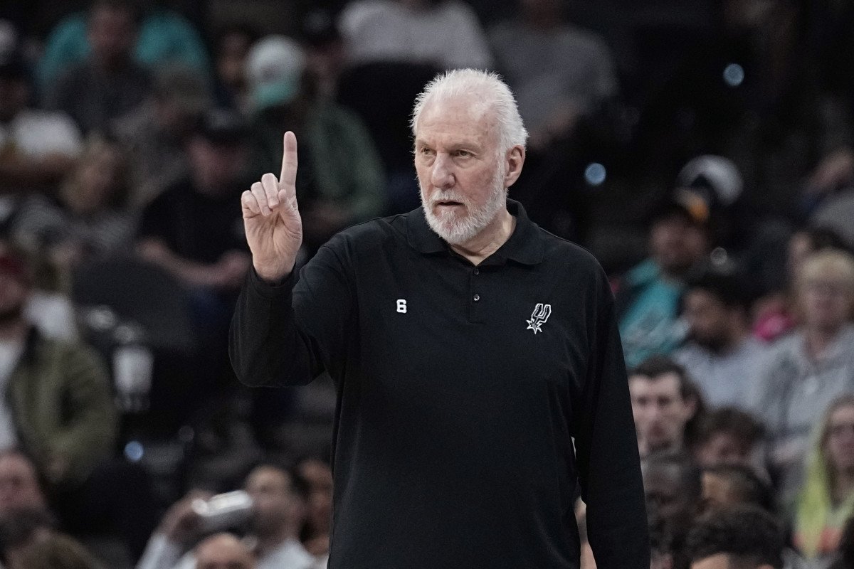San Antonio Spurs head coach Gregg Popovich signals to his players during the second half.