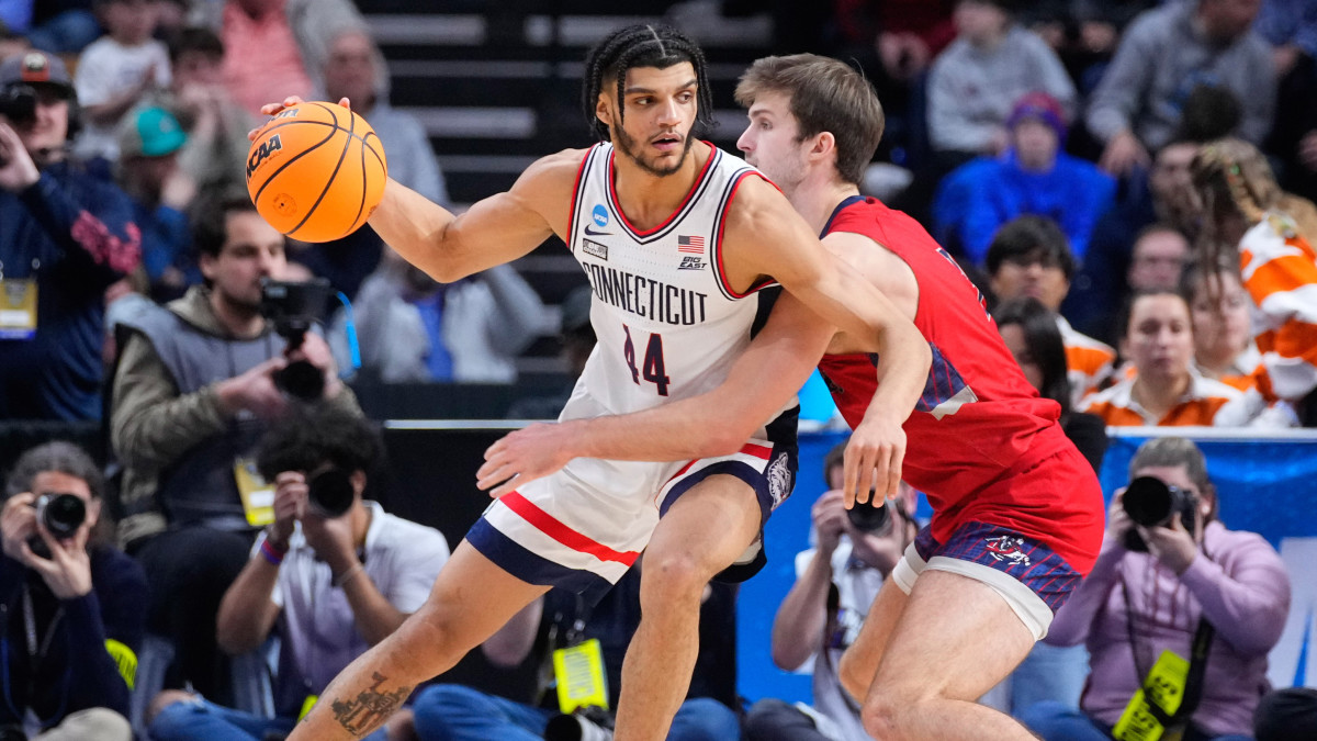 Connecticut Huskies guard Andre Jackson Jr.