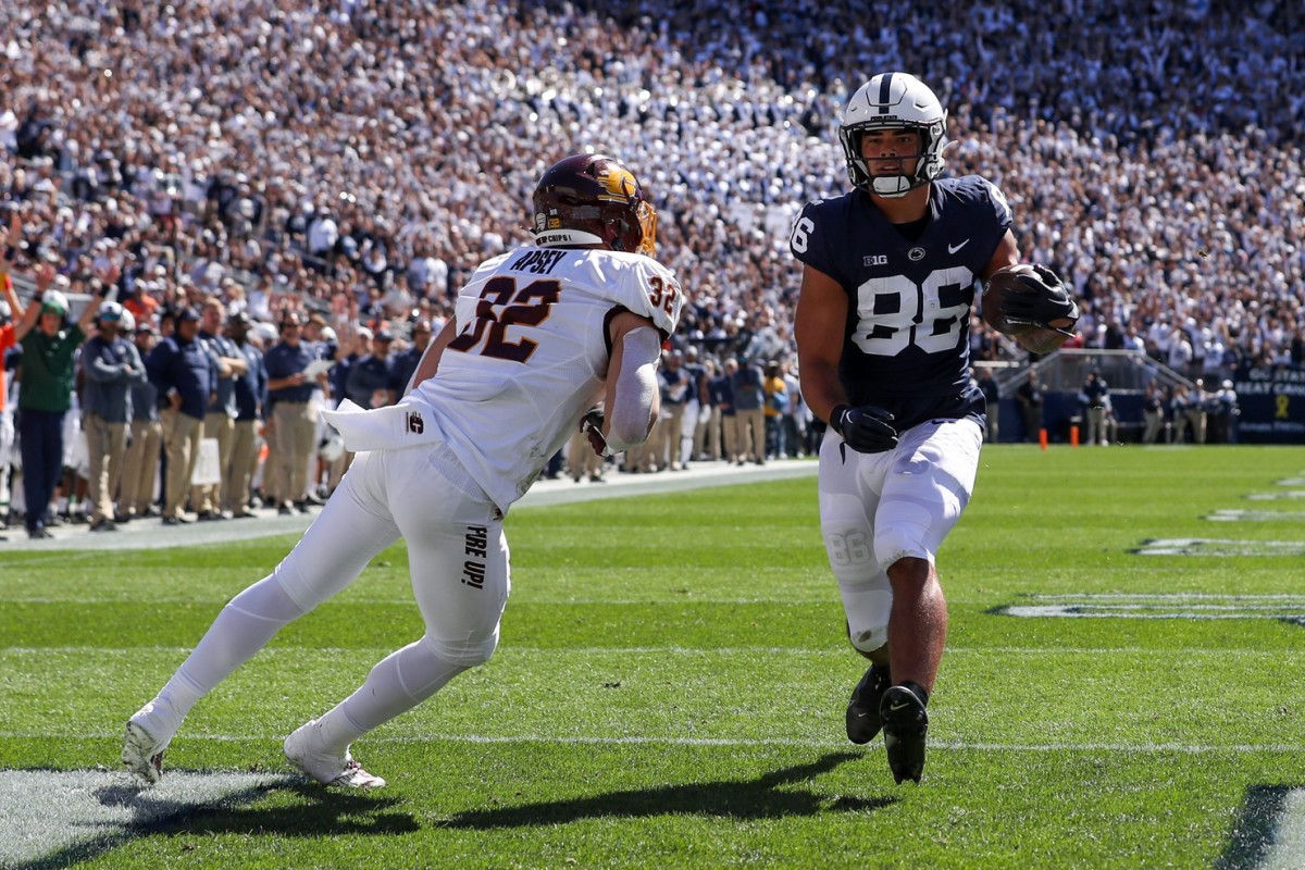 Sep 24, 2022; University Park, Pennsylvania, USA; Penn State Nittany Lions tight end Brenton Strange (86) runs the ball into the end zone for a touchdown during the first quarter against the Central Michigan Chippewas at Beaver Stadium. Mandatory Credit: Matthew OHaren-USA TODAY Sports
