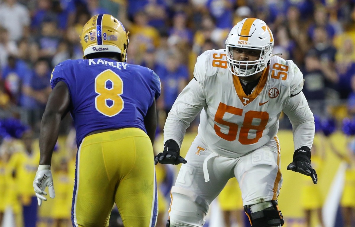 Sep 10, 2022; Tennessee Volunteers offensive lineman Darnell Wright (58) sets up to block Pitt Panthers defensive lineman Calijah Kancey (8). Mandatory Credit: Charles LeClaire-USA TODAY