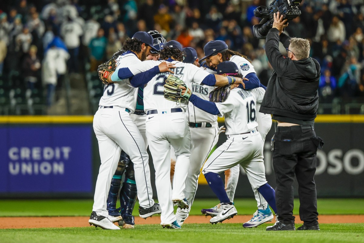 WATCH Mariners Bring Back Victory Dance Fastball