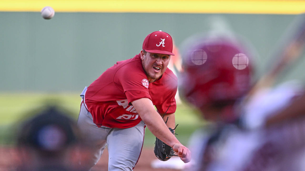 Alabama RHP Ben Hess (27) throws a pitch in the Crimson Tide's 12-1 win over the No. 6 Arkansas Razorbacks at Baum-Walker Stadium in Fayetteville, Ark.