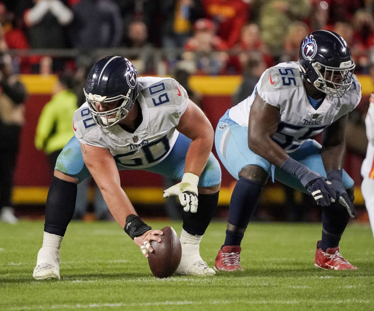 Titans C Ben Jones prior to an offensive play in a road game against Kansas City