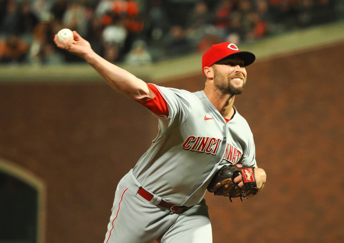 Cincinnati Reds relief pitcher Hunter Strickland pitches the ball against the SF Giants. (2022)