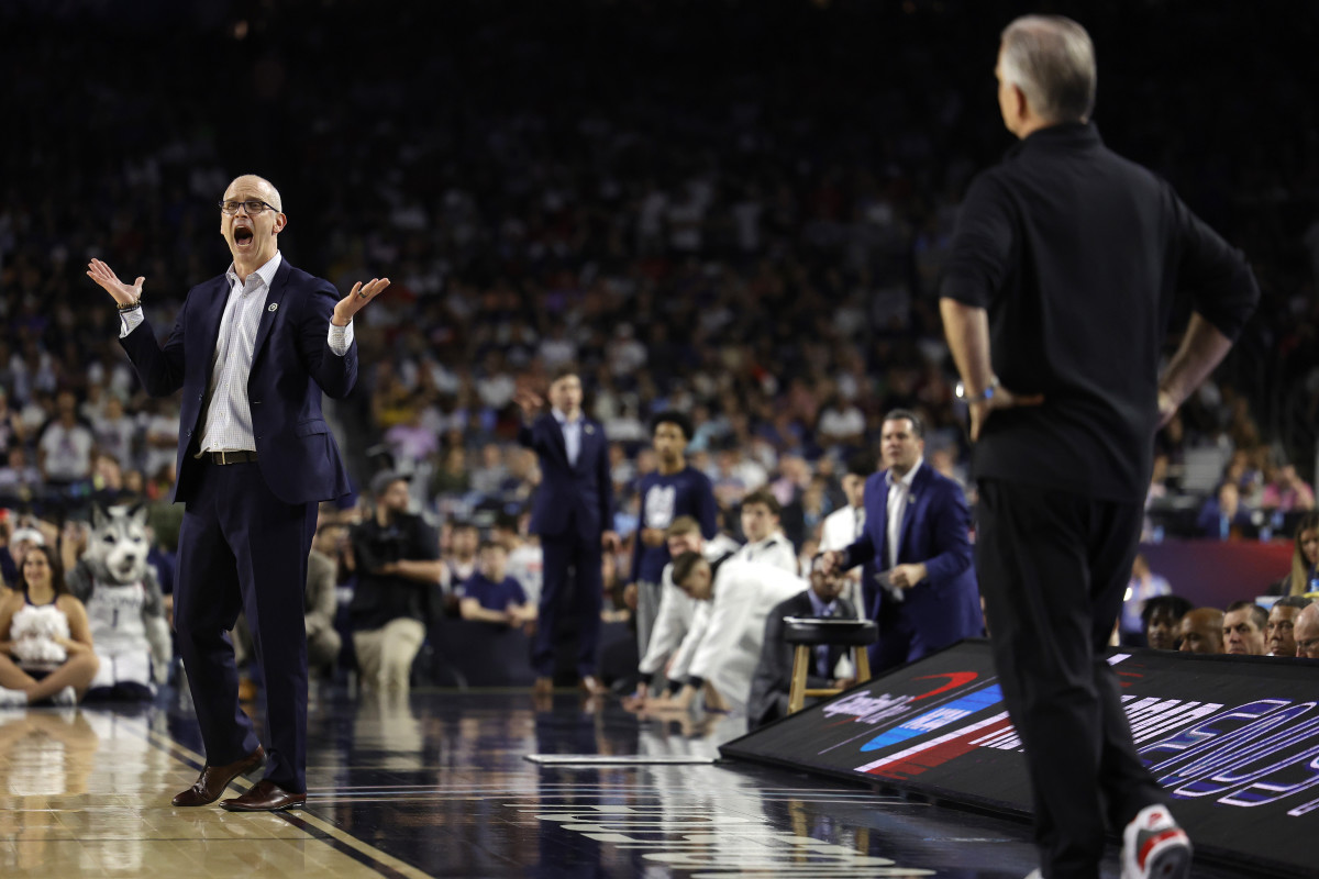 Dan Hurley yells at an official during Monday’s title game.