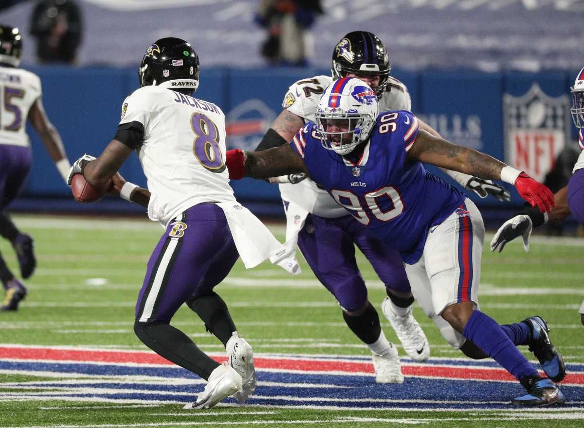 DT Quinton Jefferson pursues Ravens' QB Lamar Jackson in a 2020 AFC Divisional Round game