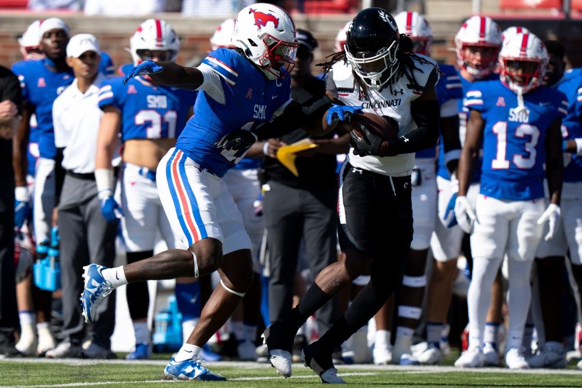 Cincinnati Bearcats cornerback Arquon Bush (9) intercepts a pass intended for Southern Methodist Mustangs defensive end Je'lin Samuels (11) in the first quarter of the American Athletic Conference game between the Cincinnati Bearcats and the Southern Methodist Mustangs at Gerald J. Ford Stadium in Dallas on Saturday, Oct. 22, 2022. Cincinnati Bearcats At Southern Methodist Mustangs 453