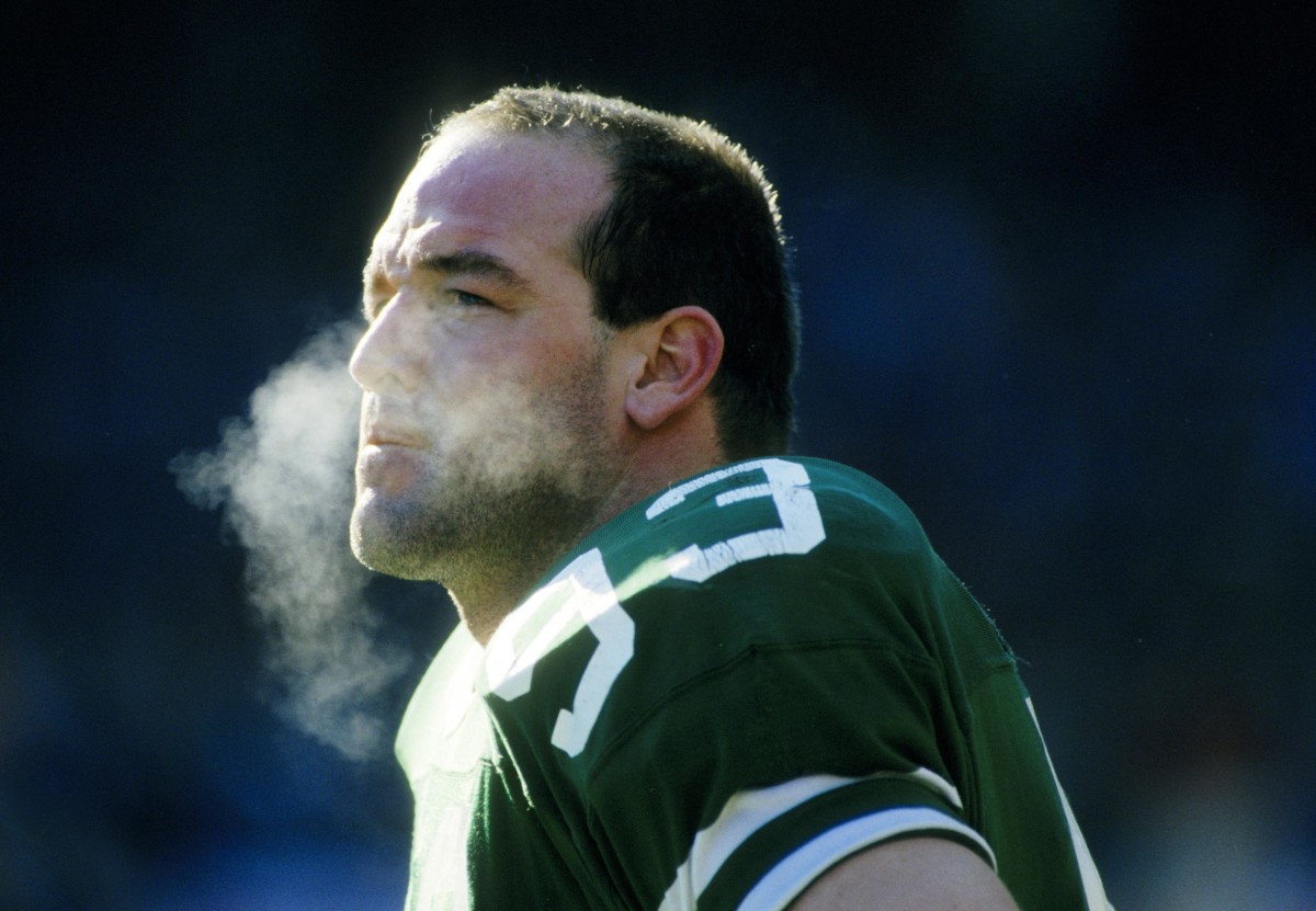 Jets DE Marty Lyons on the sideline during a 1986 AFC Divisional Playoff Game at Cleveland Stadium