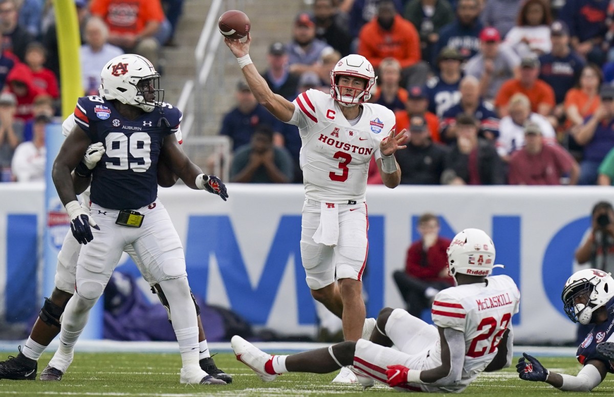 Houston Cougars quarterback Clayton Tune (3) passes against the Auburn Tigers durig the 2021 Birmingham Bowl. Mandatory Credit: Marvin Gentry-USA TODAY Sports