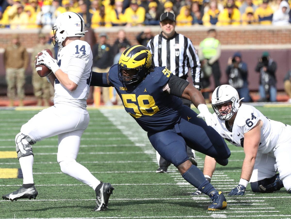 Michigan defensive lineman Mazi Smith (58) pressures Penn State quarterback Sean Clifford (14) during the second half Oct. 15, 2022 at Michigan Stadium in Ann Arbor. Michpenn 101522 Kd 0016511