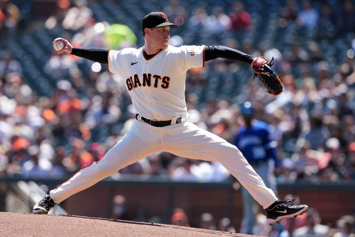 SF Giants starter Anthony DeSclafani pitches against the Kansas City Royals. (2023)