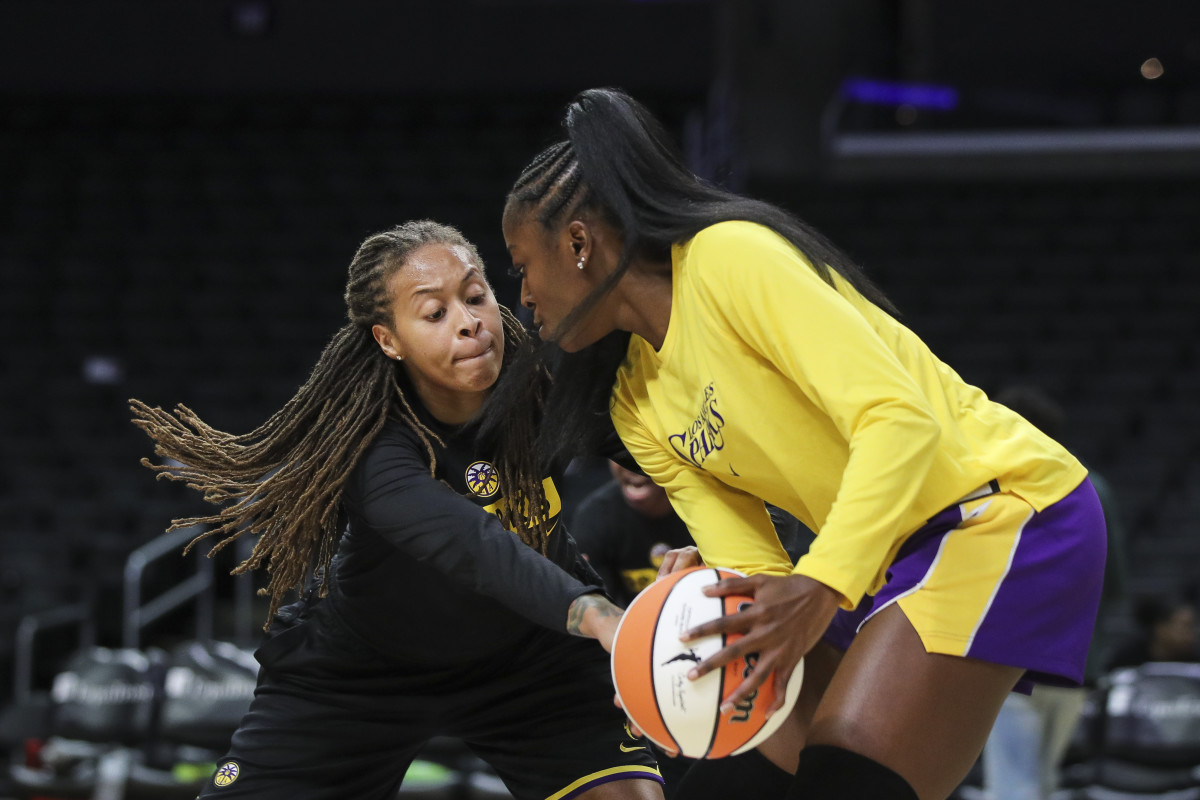 Seimone Augustus coaching with the Los Angeles Sparks.