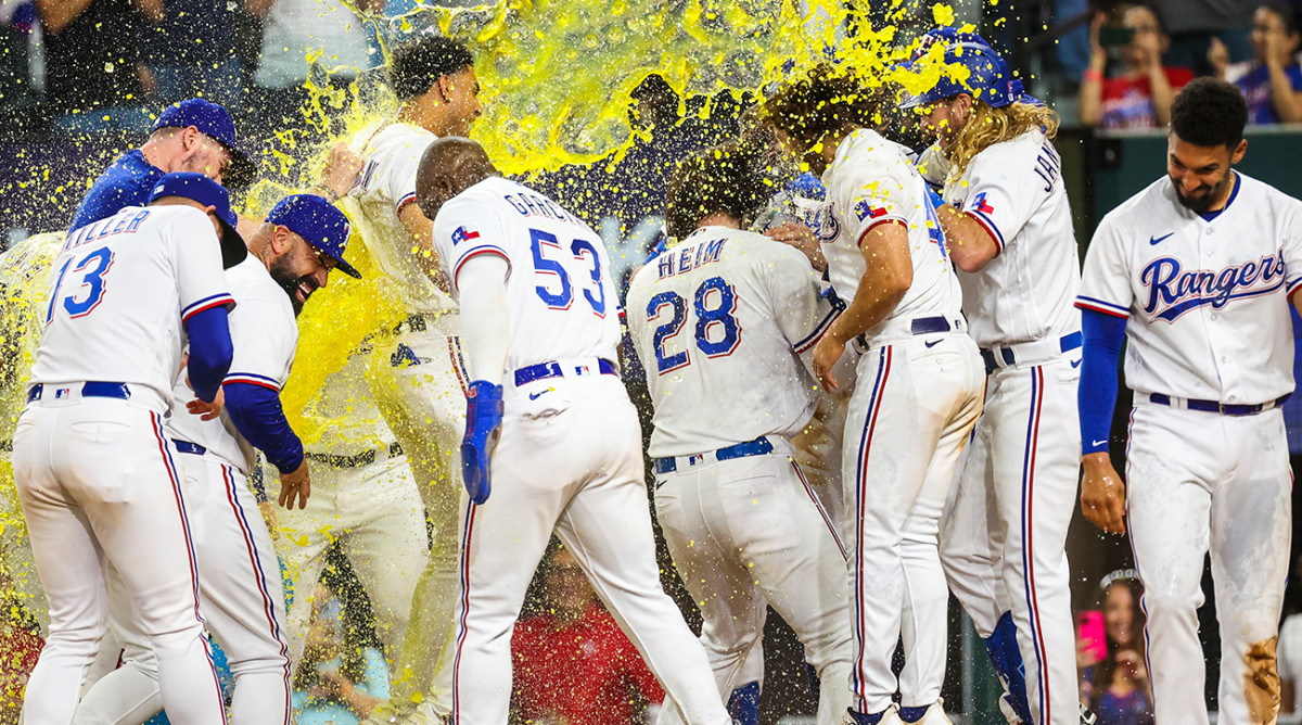 Rangers celebrate walkoff win vs. Royals.