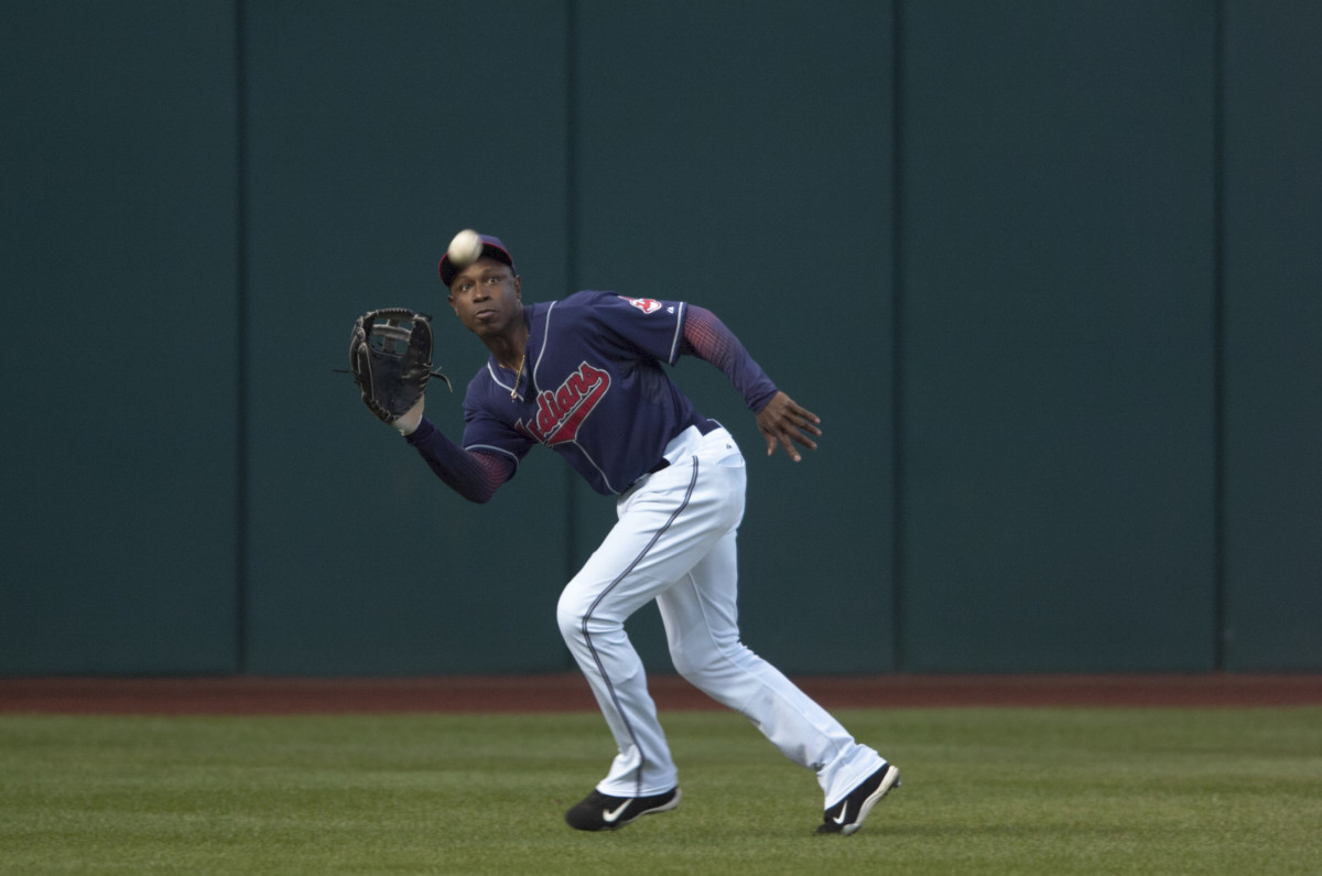 Cleveland Indians center fielder Kenny Lofton catches a flyball.