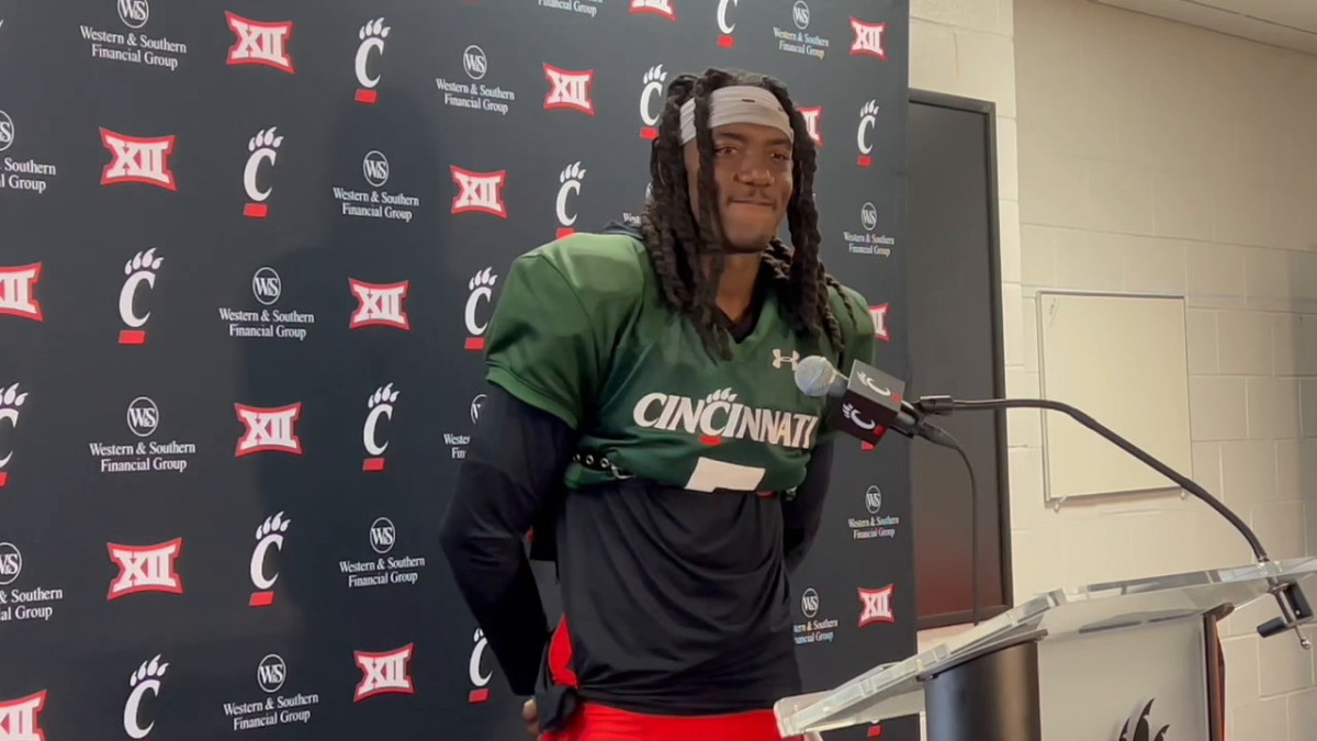 Watch Cincinnati Quarterbacks Emory Jones, Ben Bryant Dive Into Spring
