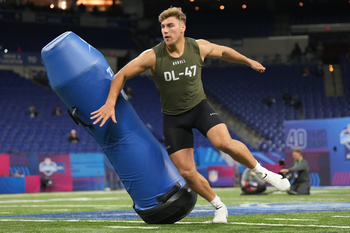 Mar 2, 2023; Indianapolis, IN, USA; Iowa defensive lineman Lukas Van Ness (DL47) participates in drills during the NFL Combine at Lucas Oil Stadium.