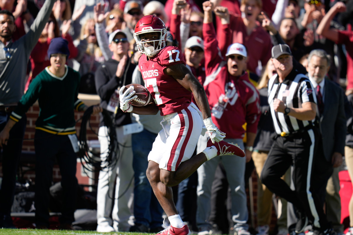 Nov 5, 2022; Norman, Oklahoma, USA; Oklahoma Sooners wide receiver Marvin Mims (17) makes a touchdown catch against the Baylor Bears during the first half at Gaylord Family-Oklahoma Memorial Stadium. Mandatory Credit: Chris Jones-USA TODAY Sports