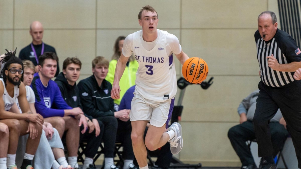 Andrew Rohde brings the ball up the floor during a St. Thomas men's basketball game.