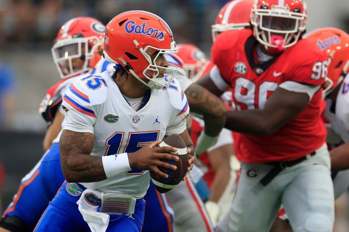 Florida Gators quarterback Anthony Richardson (15) looks to throw. Syndication Florida Times Union