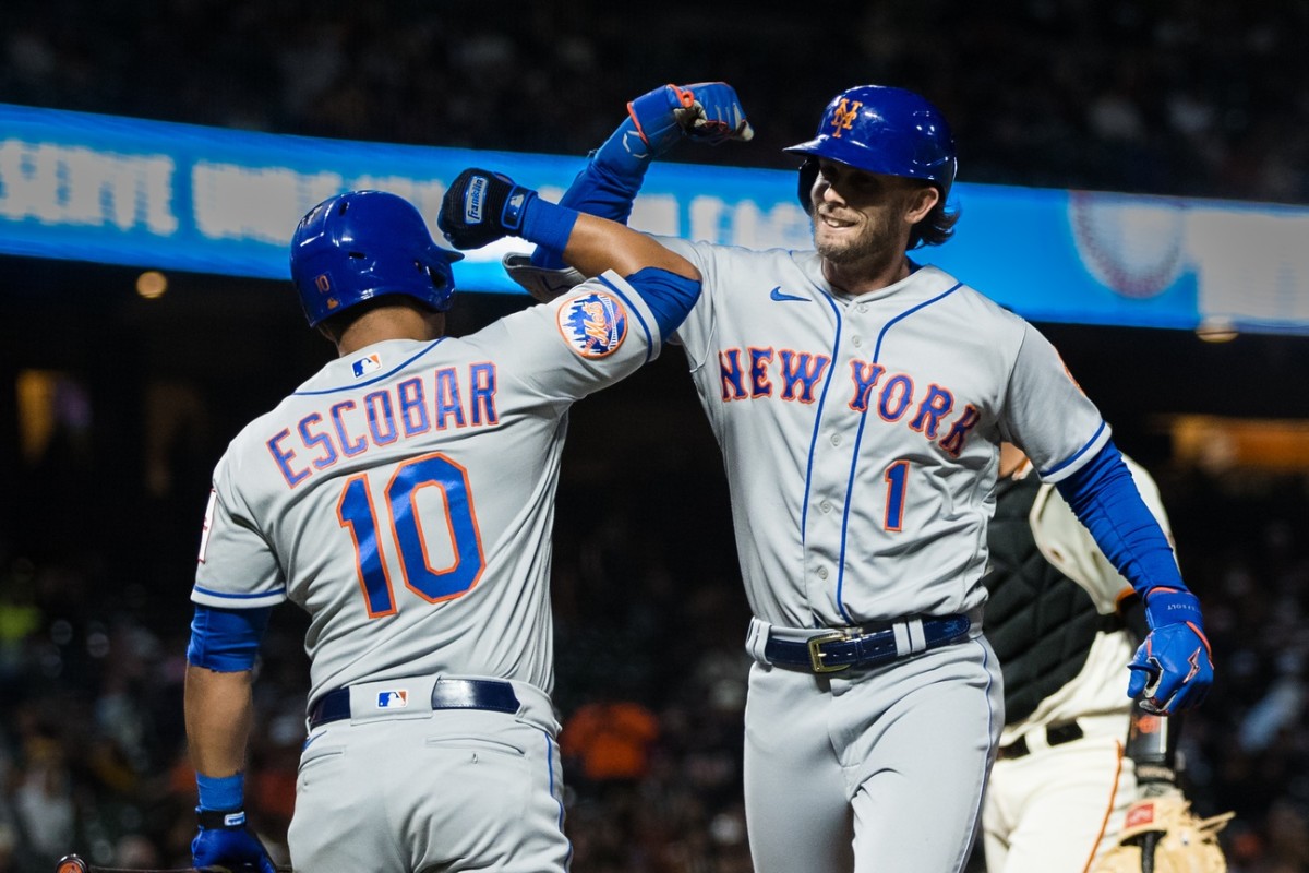 New York Mets right fielder Jeff McNeil (1) is congratulated by third baseman Eduardo Escobar (10) after hitting a solo home run against the San Francisco Giants during the sixth inning at Oracle Park. (John Hefti-USA TODAY Sports)