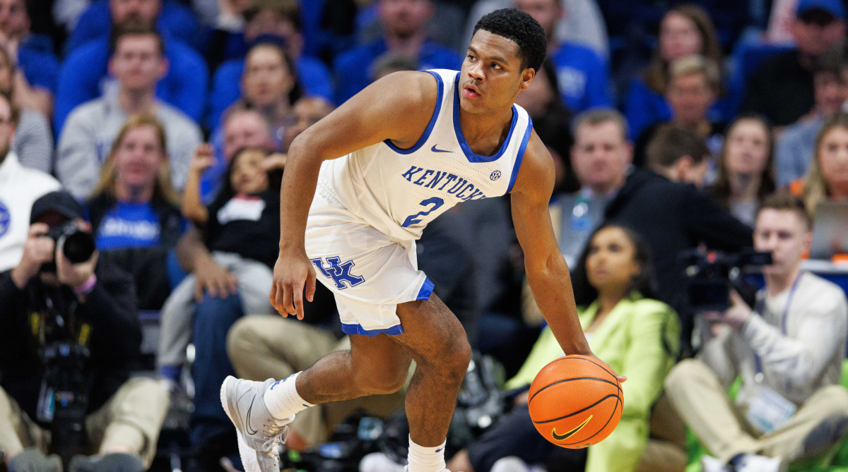 Kentucky guard Shavir Wheeler dribbles the ball.