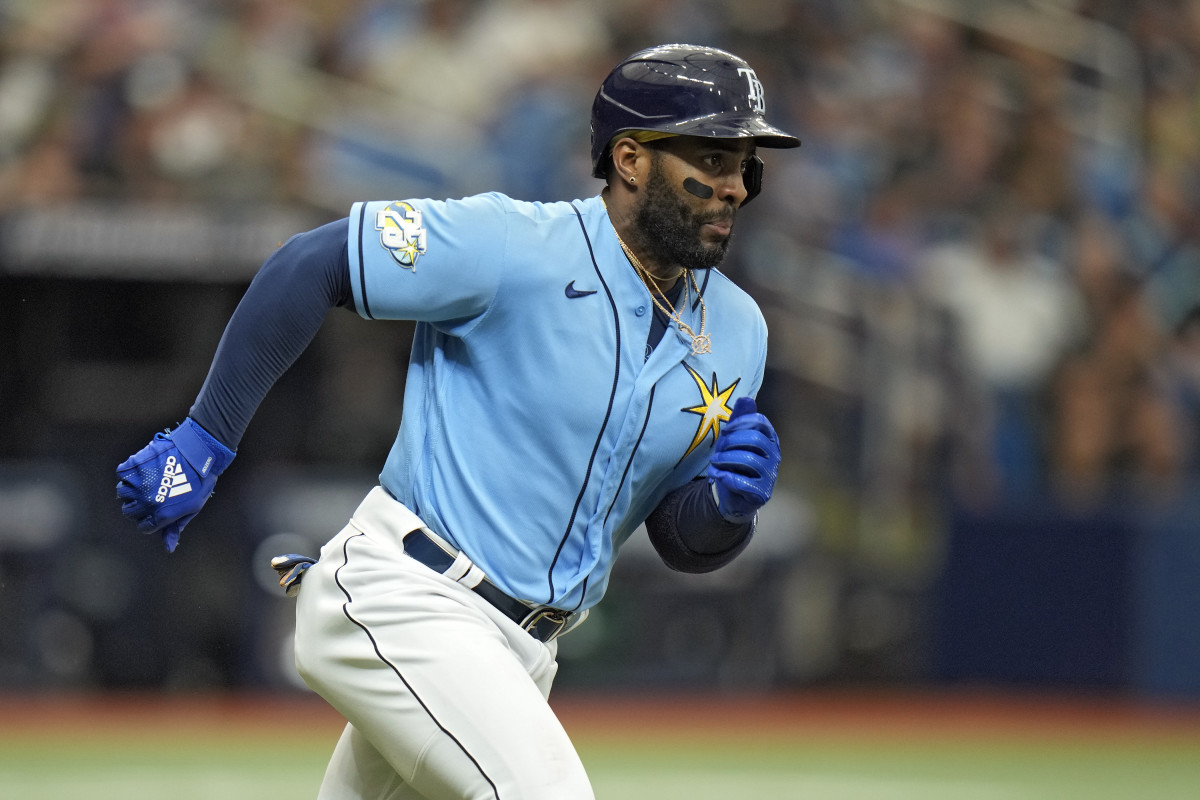 Yandy Díaz hits a home run for the Tampa Bay Rays.