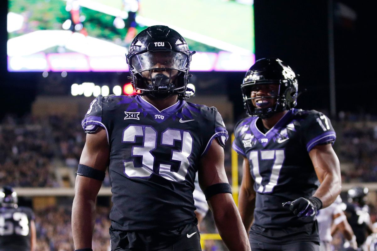 Kendre Miller celebrates a touchdowns run against the Kansas State Wildcats
