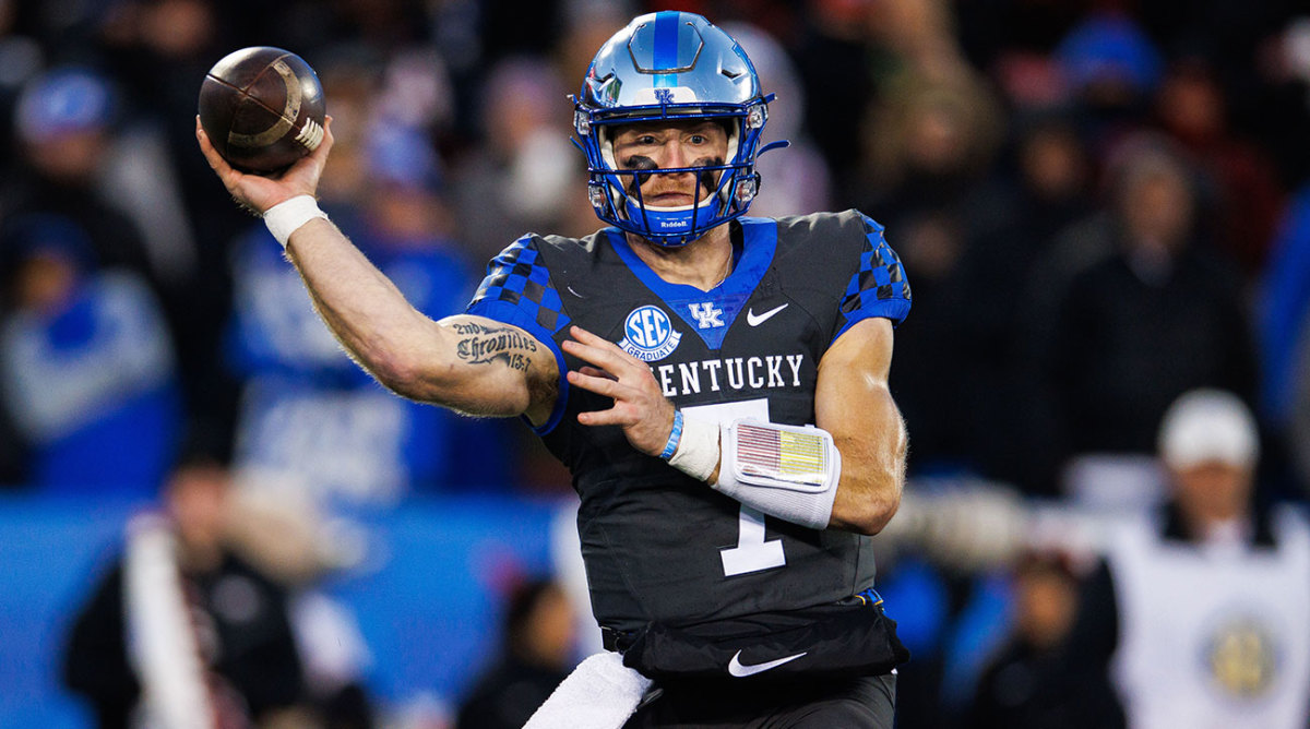 Kentucky QB Will Levis about to let go of a pass