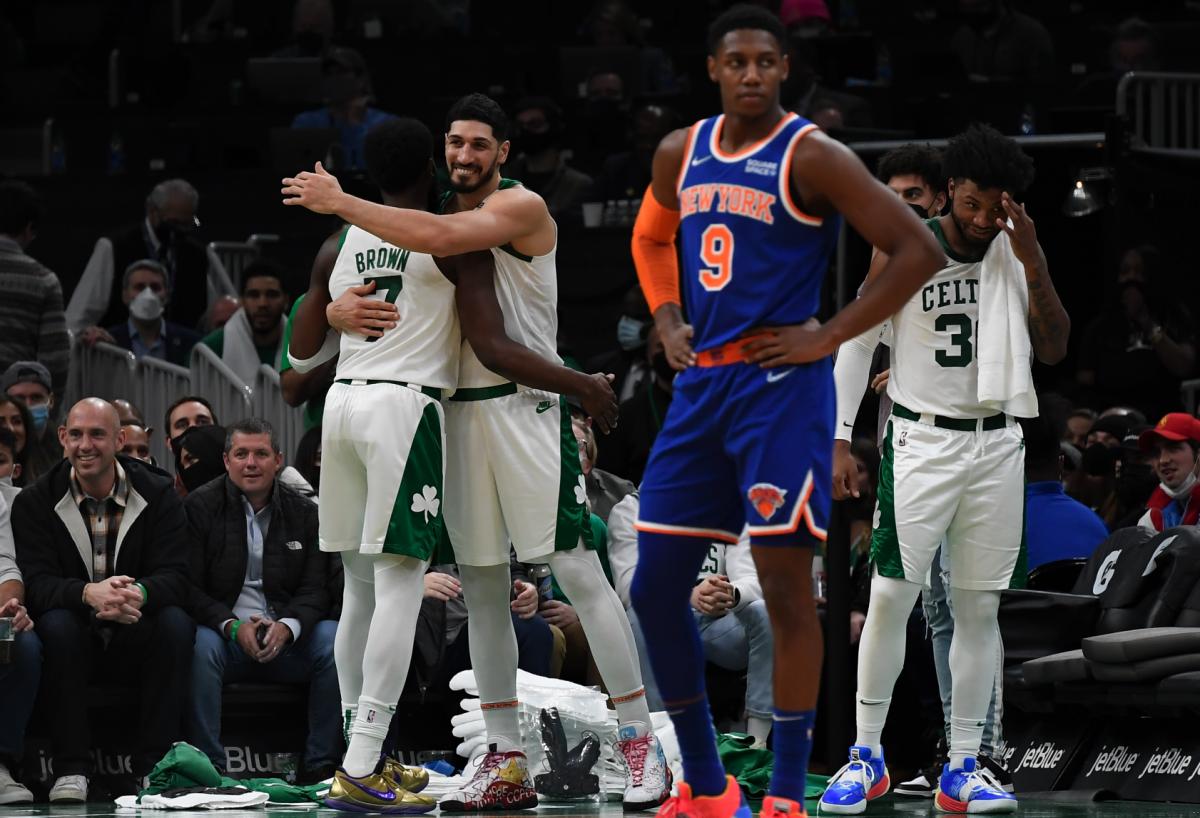 With NY Knicks and Brooklyn Nets both playing in New York on first day of  NBA playoffs, city takes in basketball atmosphere – New York Daily News