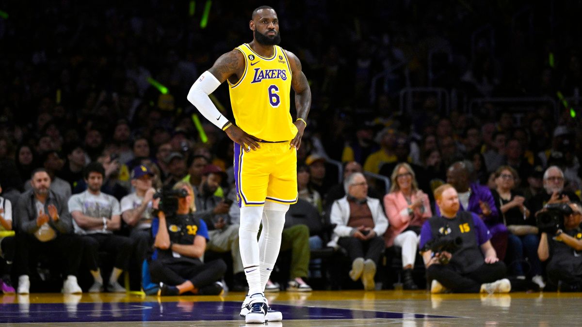 Funko Pop! NBA: LeBron James #6 (City Edition 2021) – Lakers – Figura In Vinile Da Collezione Con Custodia Protettiva