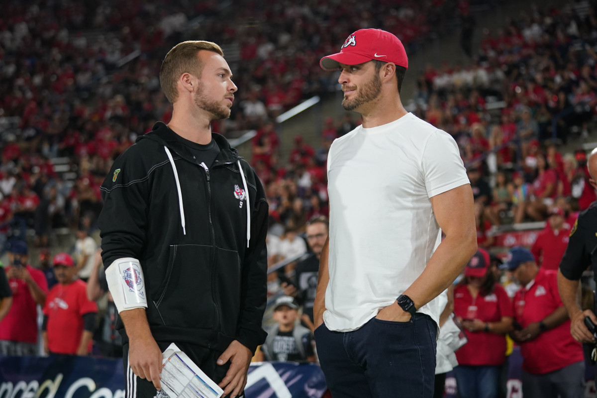 Jake Haener and Derek Carr meet before Fresno State game in 2022.