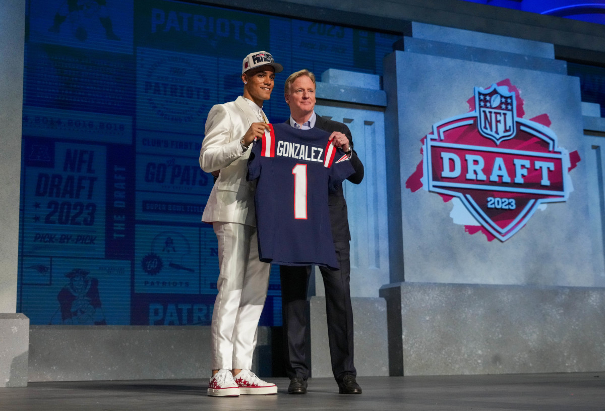 Christian Gonzalez poses with NFL Commissioner Roger Goodell at the 2023 NFL Draft.