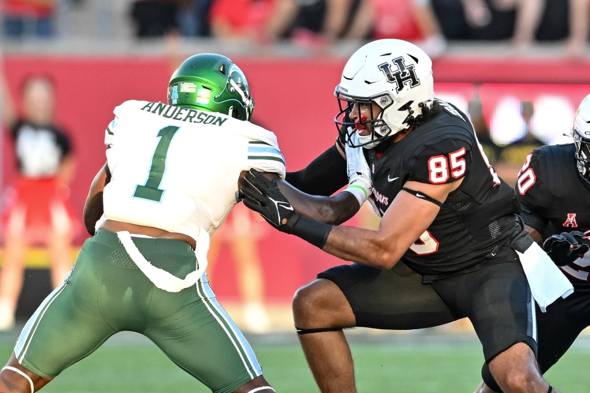 Tulane Green Wave linebacker Nick Anderson (1) takes on Houston Cougars tight end Christian Trahan (85). Mandatory Credit: Maria Lysaker-USA TODAY Sports