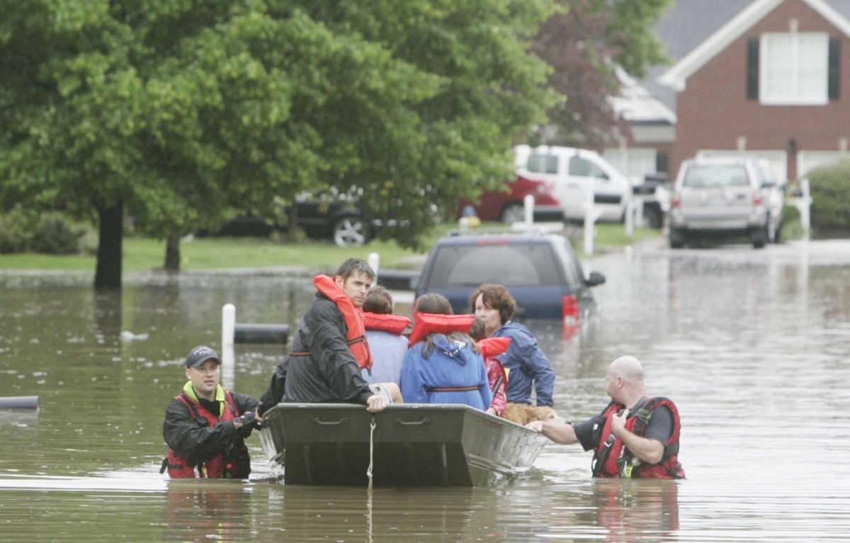 Firefighters rescue stranded residents in Franklin, Tn.