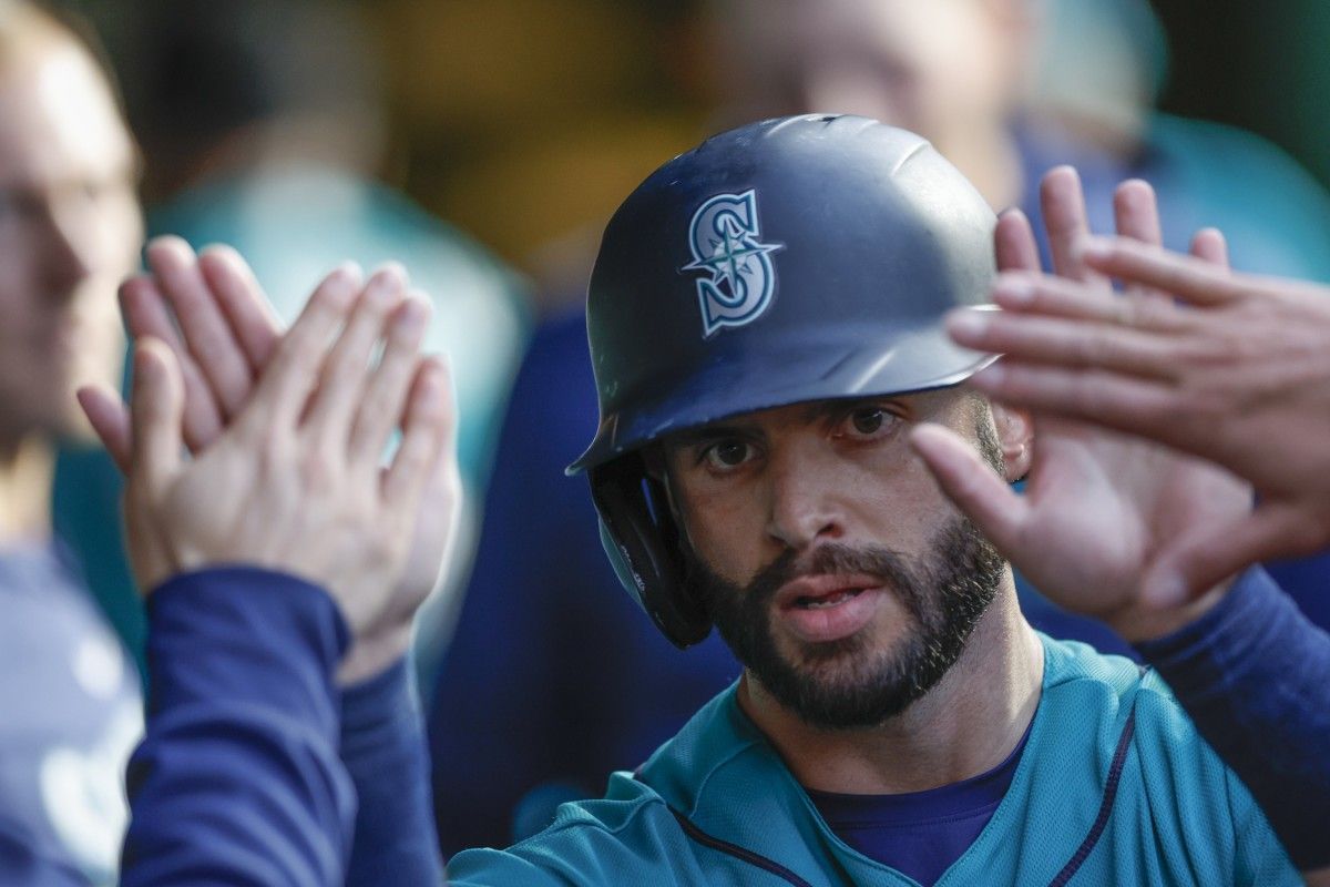 Former SF Giant Tommy La Stella celebrates with teammates after scoring for the Seattle Mariners (2023).