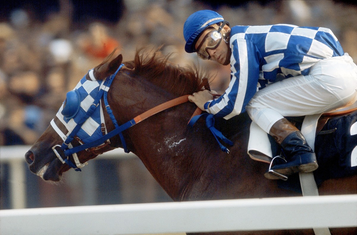 Jockey Ron Turcotte, who seemingly couldn’t believe it either, looks at the infield teletimer in the home stretch of the 1973 Belmont Stakes—a race Secretariat won by 31 lengths.