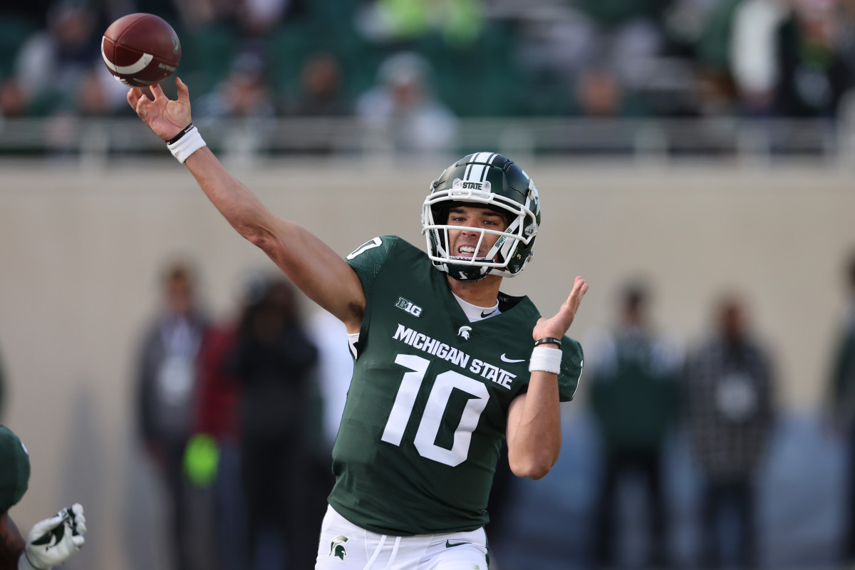 EAST LANSING, MICHIGAN - OCTOBER 08: Payton Thorne #10 of the Michigan State Spartans throws a first half pass while playing the Ohio State Buckeyes at Spartan Stadium on October 08, 2022 in East Lansing, Michigan. (Photo by Gregory Shamus/Getty Images)