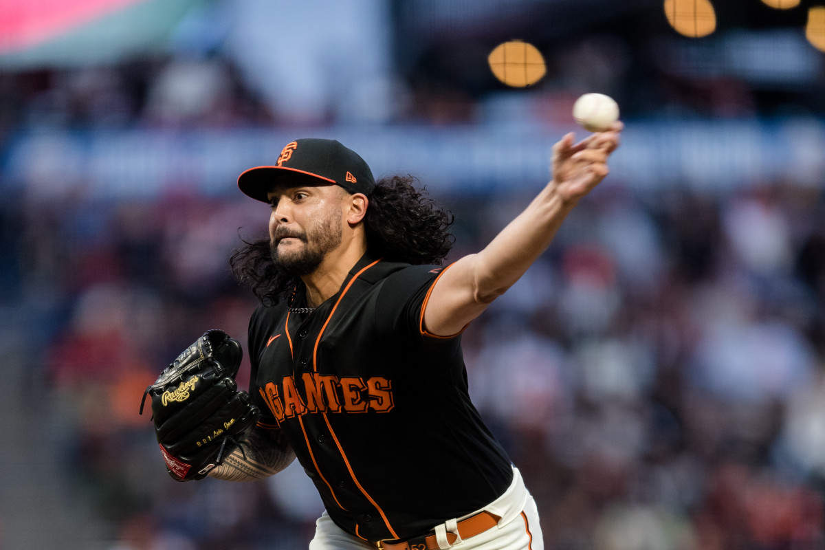 SF Giants starting pitcher Sean Manaea throws against the Milwaukee Brewers on May 5, 2023.