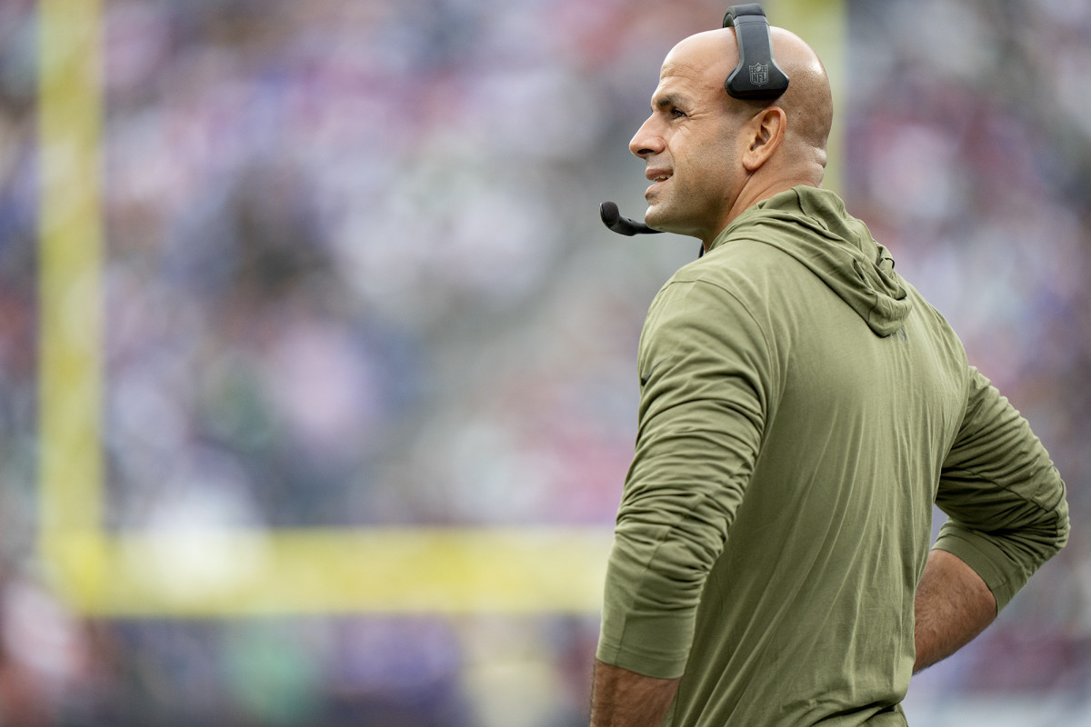 Robert Saleh on the Jets sideline during a game