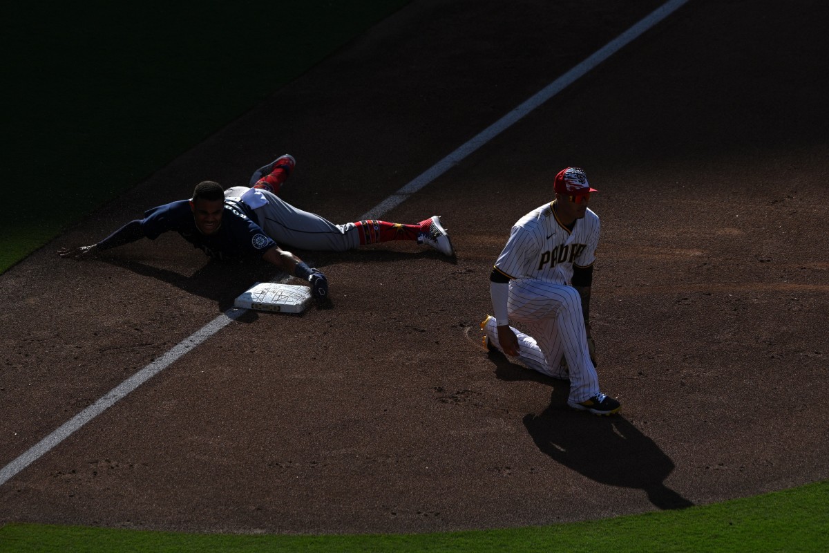 MLB Columnist Has Padres Drafting Superstar Outfielder In 2017 ReDraft